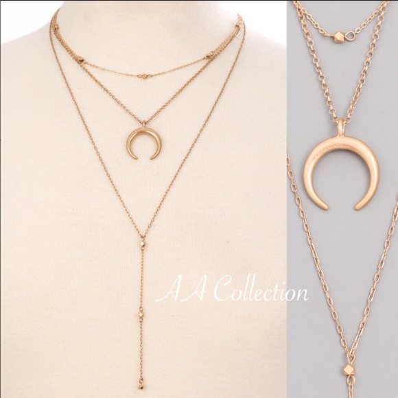 Jewelry - Dainty Layered necklace crescent moon pendant gold